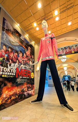 劇場版『TOKYO MER~走る緊急救命室~南海ミッション』仕様になった名古屋駅「ナナちゃん人形」(編集部撮影)