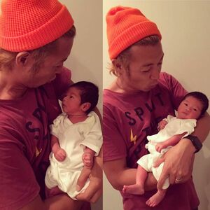 '16年に家庭休暇（育児休暇）を取り家事に勤しんだ（つるの剛士オフィシャルブログより）