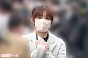 2月19日、早稲田大学の入試を終えてキャンパスから出てきた小倉優子