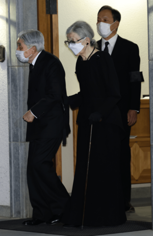 '24年11月、三笠宮妃百合子さまの葬儀に参列した際は、まだ杖を使われていた美智子さま