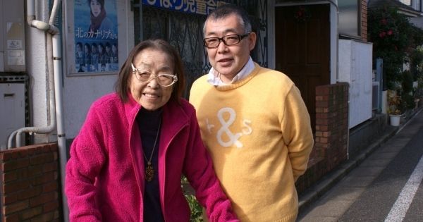  2013年末、2人で年賀状用の写真撮影をしたが、これが最後に……