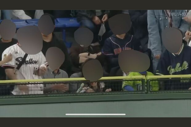 5月2日の「巨人VSヤクルト戦」での騒動の原因となったシーン(『DRAMATICBASEBALL』チャンネルより)