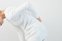 【約8割が痛み半減】しぶとい腰痛に!カリスマトレーナーが提唱する『お腹ストレッチ』