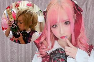 4歳児ホストくんなどと呼ばれていた琉ちゃろくん（枠内）と、その母親のちいめろさん