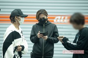 朝7時、合コンを終えて外に出てきた堂本光一と上田竜也（2022年）