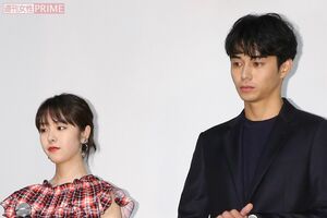 東出昌大と唐田えりか（'18年映画「寝ても覚めても」初日舞台挨拶）