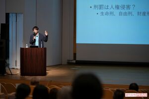 2020年8月、千葉市で行われた講演は、コロナ対策を行ったうえで実施された。日本全国で教育関係の講演会に招かれ、多いときは1か月に8回も自らの体験や法律、いじめについての話をしてきた 撮影/齋藤周造