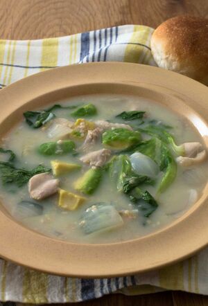 鶏肉とアボカドのスープ(小林まさるさん)
