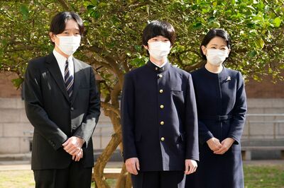 改修された『本邸』へ移られた秋篠宮ご夫妻と悠仁さま(写真は'22年3月)