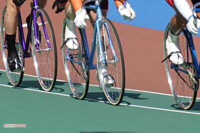 宇都宮のロードレースで観客が掲げたタオルに引っかかり選手が落車…批判殺到の中で被害チームが下した「冷…