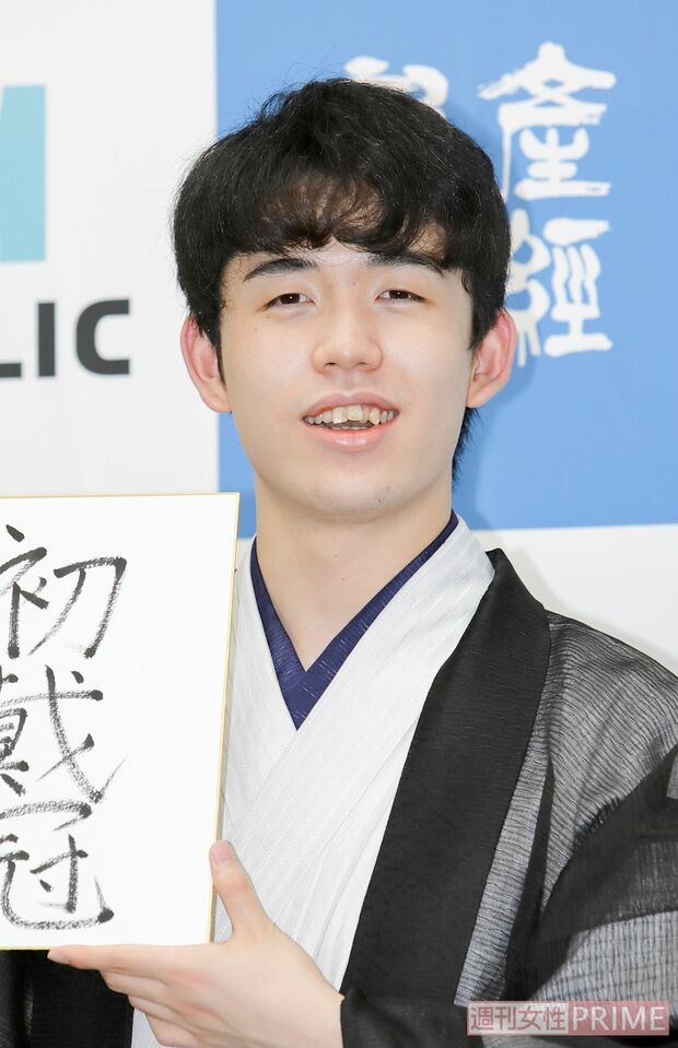 藤井聡太「トップ長め、着物にもスーツにも似合う清潔感あるブラウンがオススメ。彼はくせ毛だけど扱いやすそうな髪質」