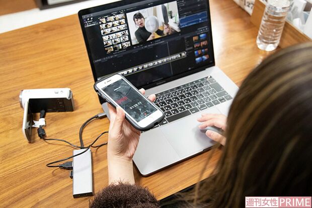「音声はiPhoneで録音したものをパソコンに取り込みます」。音楽はYouTubeが用意した無料使用可能なものから選曲。文字入れはLINEカメラとPhontoというスマホアプリを使う　撮影／齋藤周造