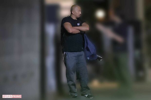 自宅に帰宅した木村拓哉の弟・俊作氏を直撃すると、最初は驚いた様子だったが、A子さんの名前を出すと30分以上にわたり興奮してまくし立てた