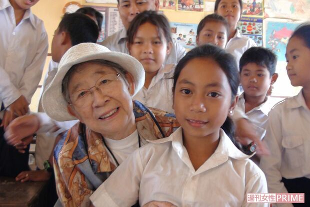 『金八先生』の再放送によって入る収入なども使って、国際的なボランティアに励んでいる小山内