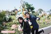 “うさたま”、待て～！ ディズニーの仲間になった気分で追いかけポーズ（東京ディズニーランド）　撮影／廣瀬靖士