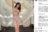 プロディースする下着ブランドの新商品を紹介する小嶋陽菜（本人のインスタグラムより）