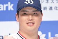 村上宗隆、WBCで驚愕の“美肌”に注目集まり「ヤクルト化粧品」が話題沸騰、企業が明かした選手たちの愛用…