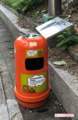 香港の市街地に設置された灰皿