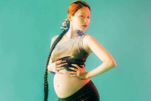 マタニティショットを投稿したコムアイ(本人のインスタグラムより)