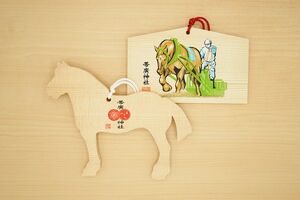 絵馬にも屈強なばんばの姿が。ばんば型（1000円）は漫画『銀の匙SilverSpoon』にも登場