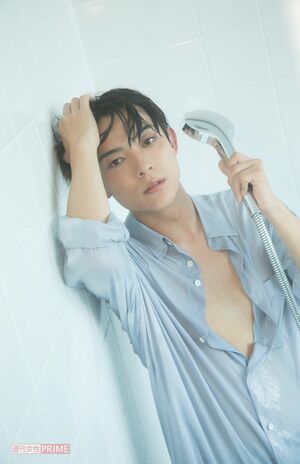 辰巳ゆうと　撮影／大つる円（昭和基地￥50）