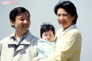 '02年4月、生後5か月の愛子さまとともに神奈川・葉山でご静養されていた天皇陛下と雅子さま