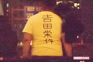 某タレントの背中