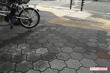 事件現場にはまだ血の痕が薄らと残っていて…