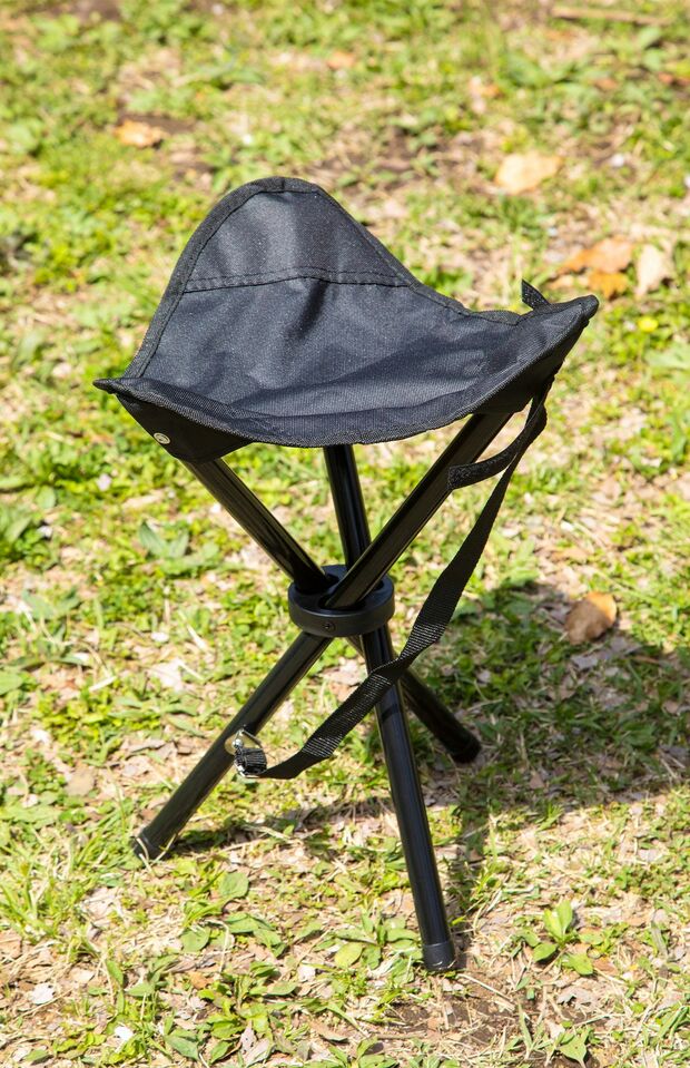 ダイソー 3ポールチェア（330円） しっかりと安定して座り心地もバツグン、コスパ最強のアイテム