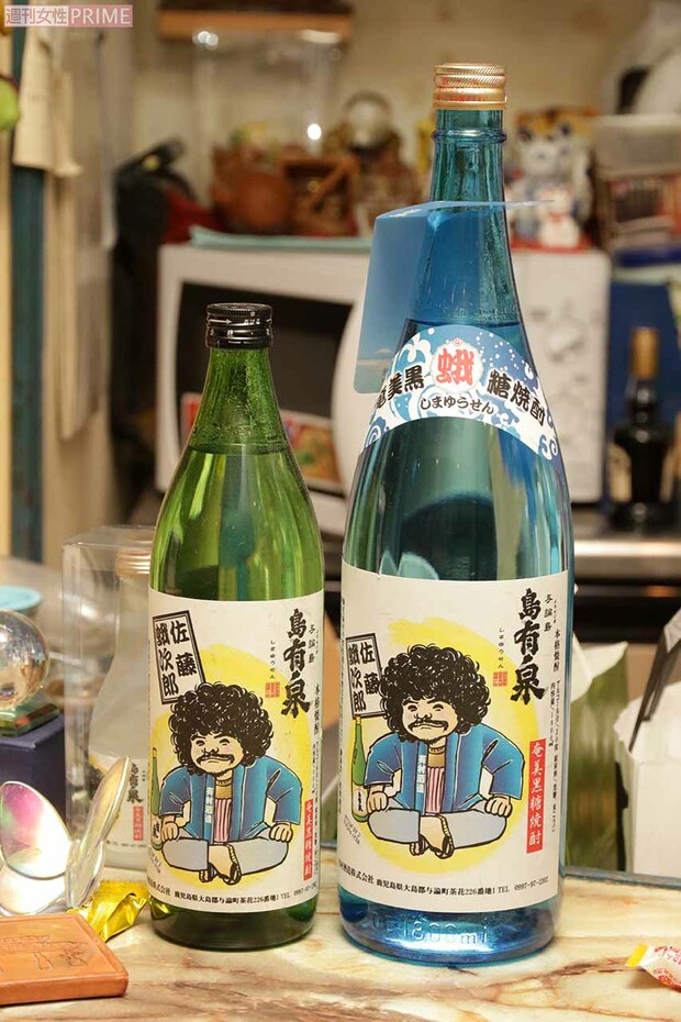 お土産として買えるオリジナルラベルの焼酎　撮影／近藤陽介