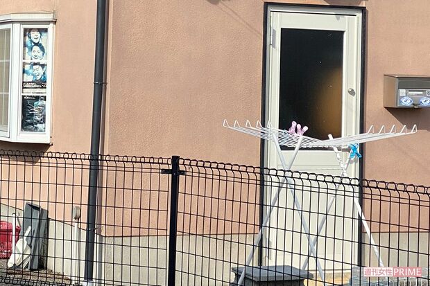 最後はこの勝手口のガラスを割って室内に入った