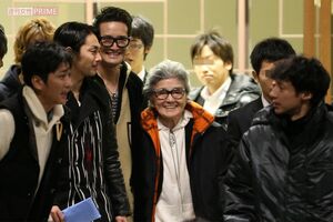 TOKIOに今井翼、東山紀之に囲まれたメリー喜多川さん