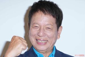 都知事選に向けて、ガッツポーズで意気込む清水国明