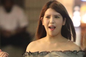 2017年、勤務していたキャバクラ店から引き上げる坂口杏里