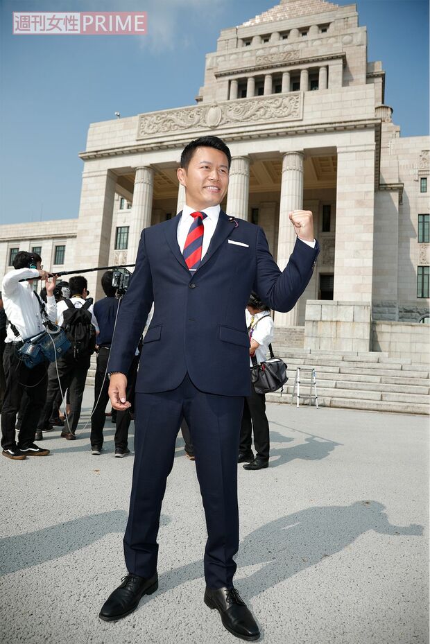 立憲民主党のタレント候補者の中から唯一当選した元格闘家の須藤元気議員
