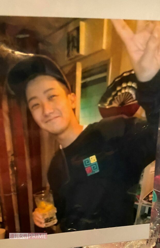 店に飾られた瑛人の写真