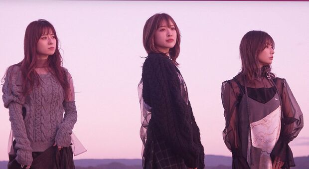 昨秋に梅村妃奈子が脱退した後、昨年末で活動休止した『SILENT SIREN』の3人（公式HPより）