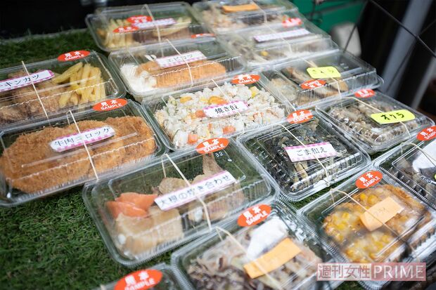 見本用のお惣菜。常に10種類は用意されている　撮影／齋藤周造