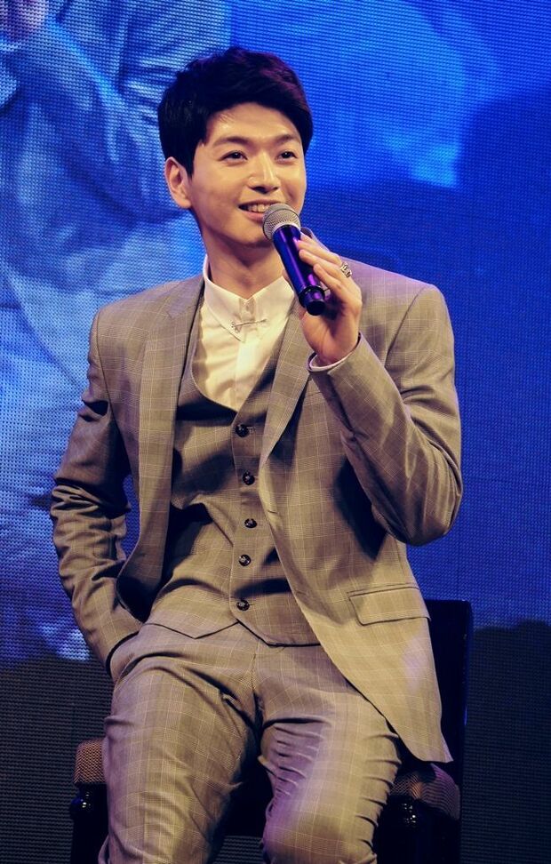 超新星ソンジェ、除隊当日のイベントにファン500人集結