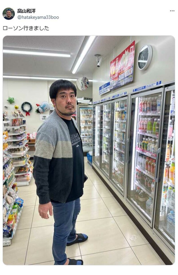 コンビニに出かけた様子を写真付きでアップ（畠山和洋氏のXより）