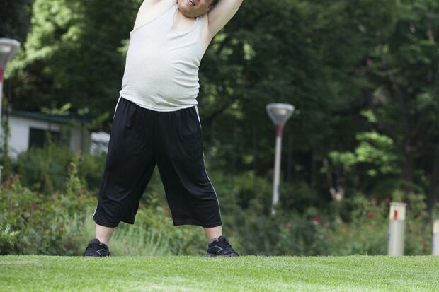 暑いからラフな格好で…という気持ちはわかりますが、ほどほどにとどめてほしいところですよね