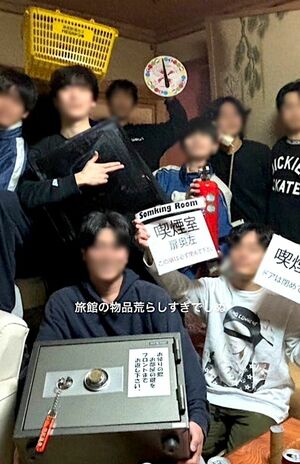 金庫などの旅館の備品も悪ふざけの道具にされてしまっている(Xより)