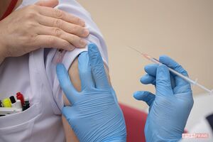 続々と設置されている大規模接種会場は比較的予約がとりやすく、国は積極的な利用を呼びかけている