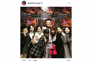 教え子TWICEメンバーと。慕われている様子が伝わる　（本人Instagramより）