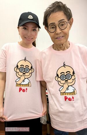 加トちゃんと加トちゃんTシャツのペアルック(笑)。なんだかぜいたく 写真提供/加藤綾菜