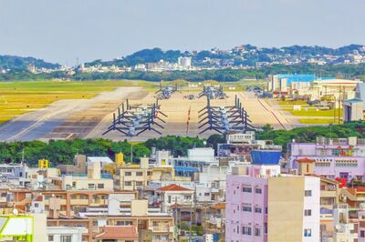 基地被害が深刻な沖縄では、軍備増強でさらなる負担が懸念される(写真は普天間基地)