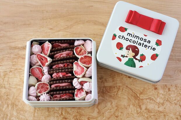 手のひらサイズで贈りやすく、食べ終わった後も使える缶がうれしい。3960円（大）