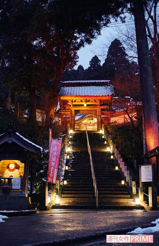 青林寺、夕方に着くと幻想的な雰囲気に包まれていた　撮影／山田智絵