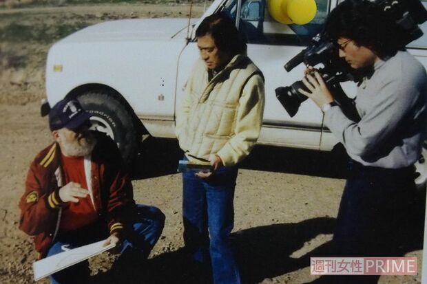 番組撮影の様子。UFOや超常現象を追いかけて世界中を飛び回った（コスモアイル羽咋提供）