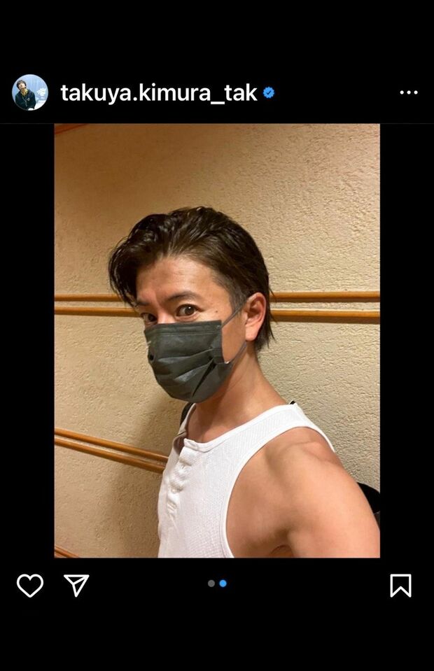 たくましい上腕二頭筋にドキッ　フロントボタンのタンクもセクシー！（木村拓哉公式インスタグラムより）